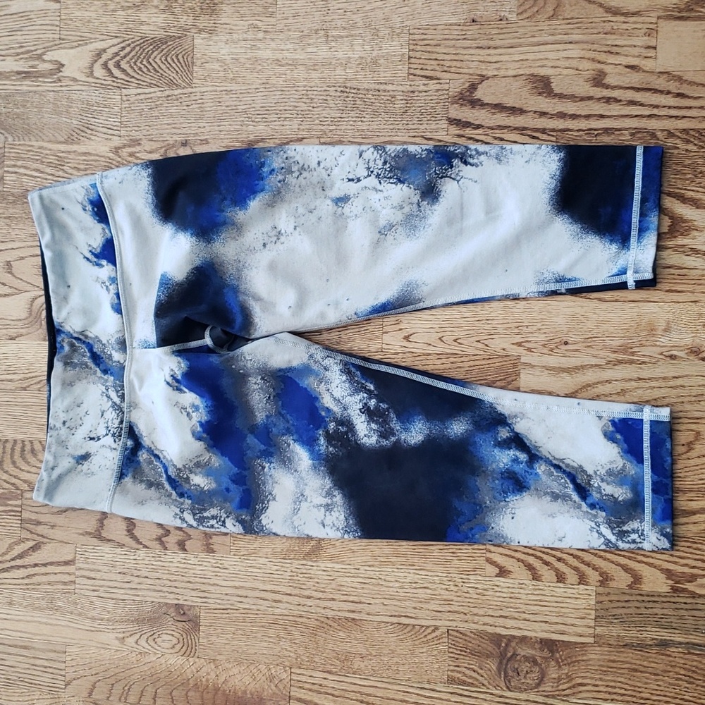 (8) Lululemon Athletica Art Deco Legging Capri Cropped Yoga Athleisure Running